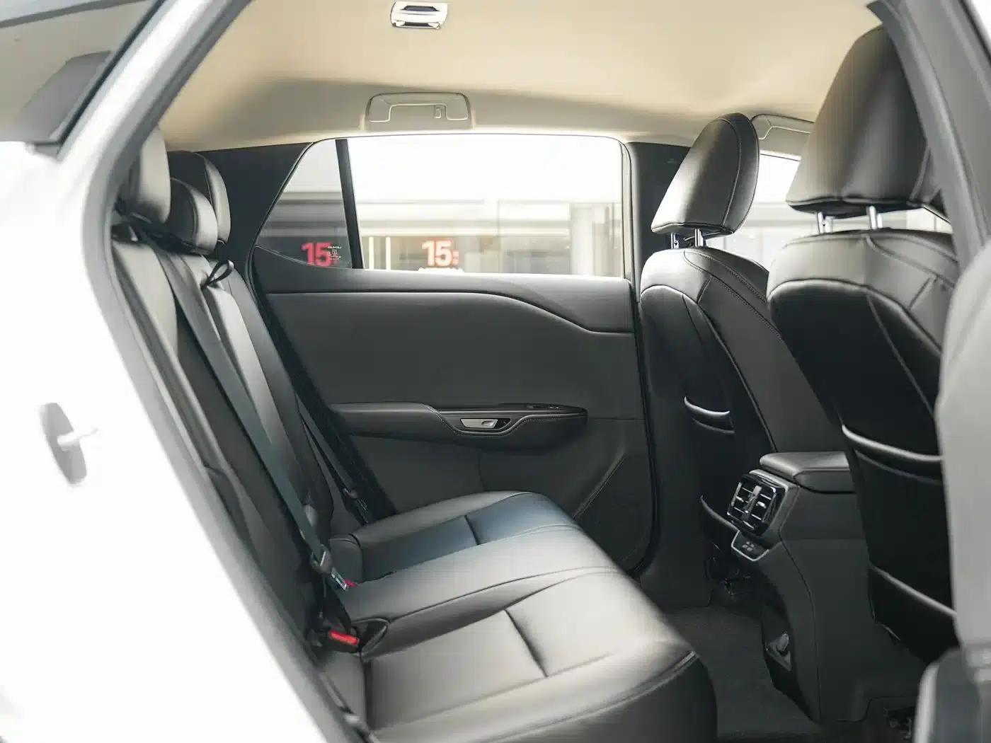 Lexus RZ 2023 450e AWD Long Range Edition — миниатюра 14