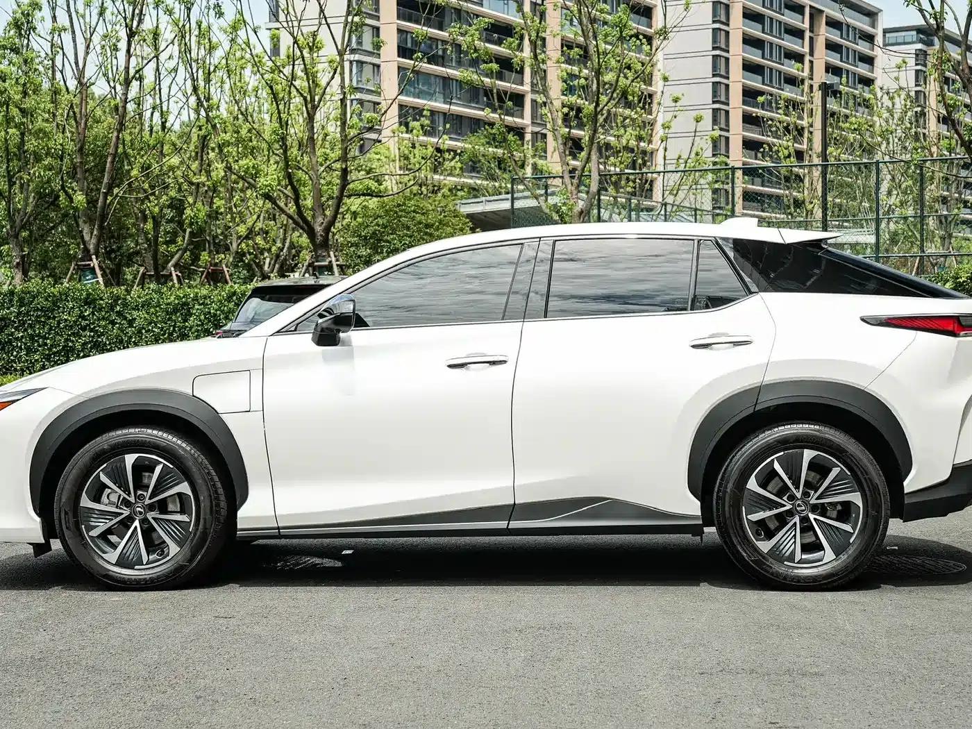 Lexus RZ 2023 450e AWD Long Range Edition — миниатюра 7