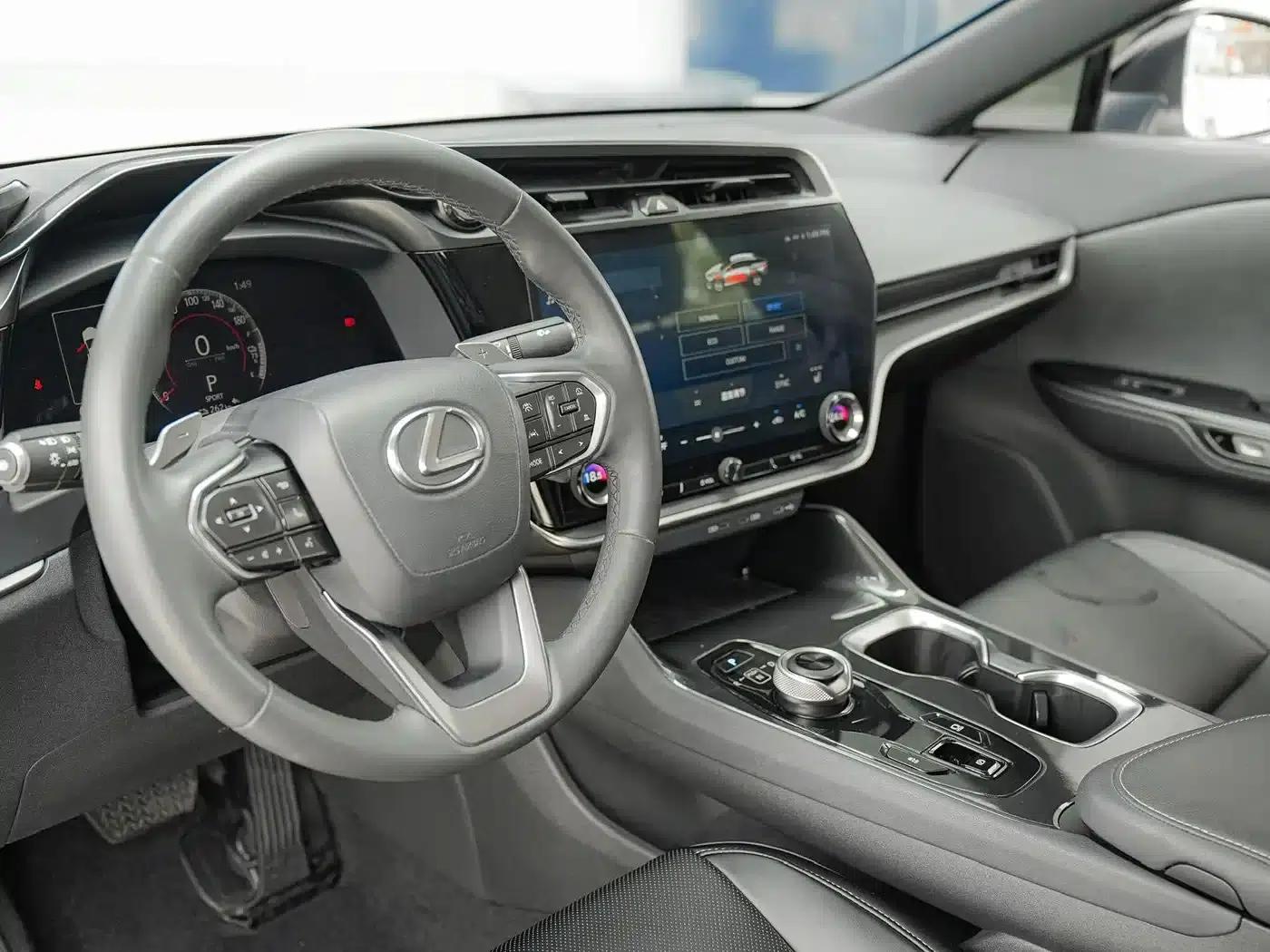 Lexus RZ 2023 450e AWD Long Range Edition — миниатюра 9