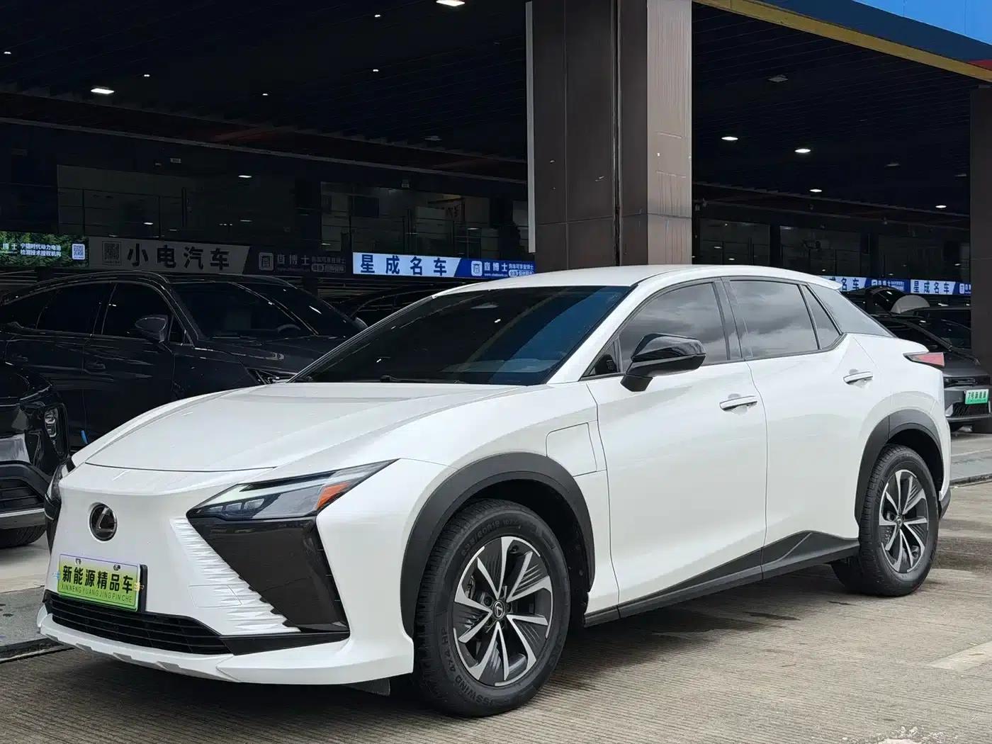 Lexus RZ 2023 450e AWD Long Range Edition — миниатюра 1