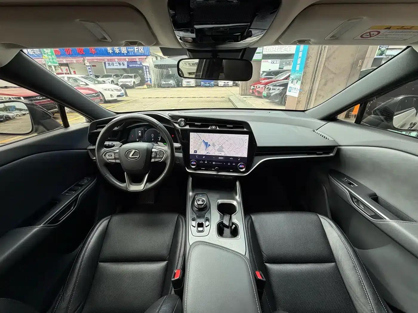 Lexus RZ 2023 450e AWD Long Range Edition — миниатюра 11