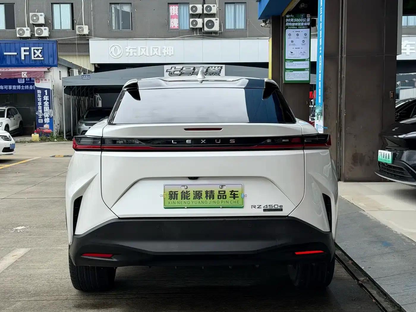 Lexus RZ 2023 450e AWD Long Range Edition — миниатюра 13