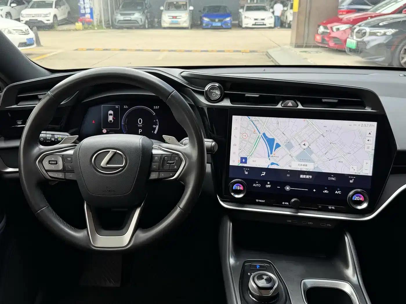 Lexus RZ 2023 450e AWD Long Range Edition — миниатюра 10