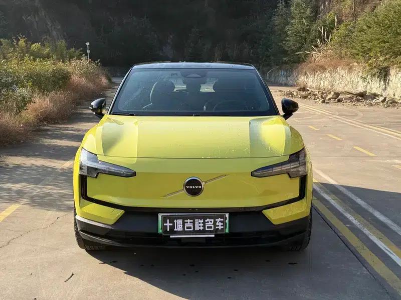 Volvo EX30 2025 Rear-Wheel Drive Long Range Ultra — миниатюра 2