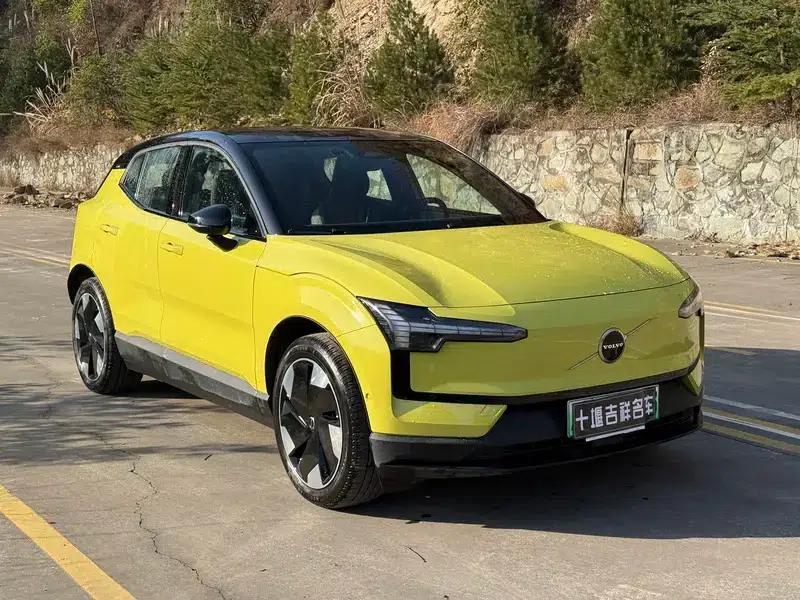 Volvo EX30 2025 Rear-Wheel Drive Long Range Ultra — миниатюра 3