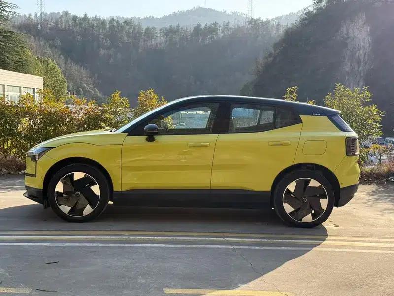 Volvo EX30 2025 Rear-Wheel Drive Long Range Ultra — миниатюра 4