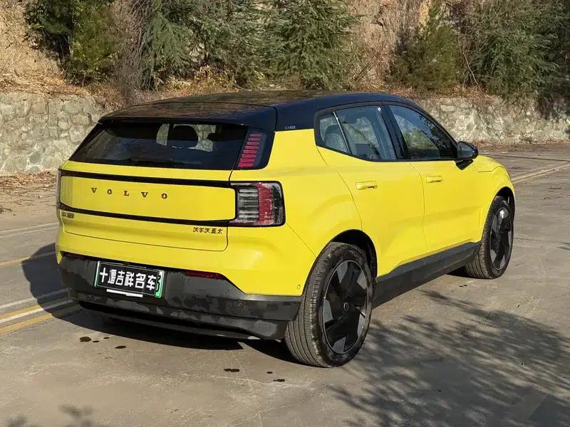 Volvo EX30 2025 Rear-Wheel Drive Long Range Ultra — миниатюра 6