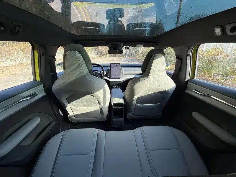 Volvo EX30 2025 Rear-Wheel Drive Long Range Ultra — миниатюра 8