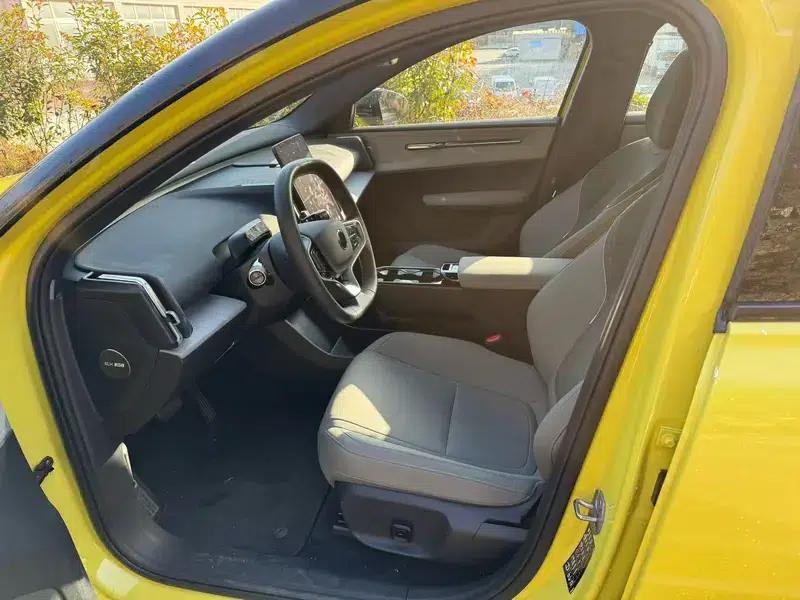 Volvo EX30 2025 Rear-Wheel Drive Long Range Ultra — миниатюра 9