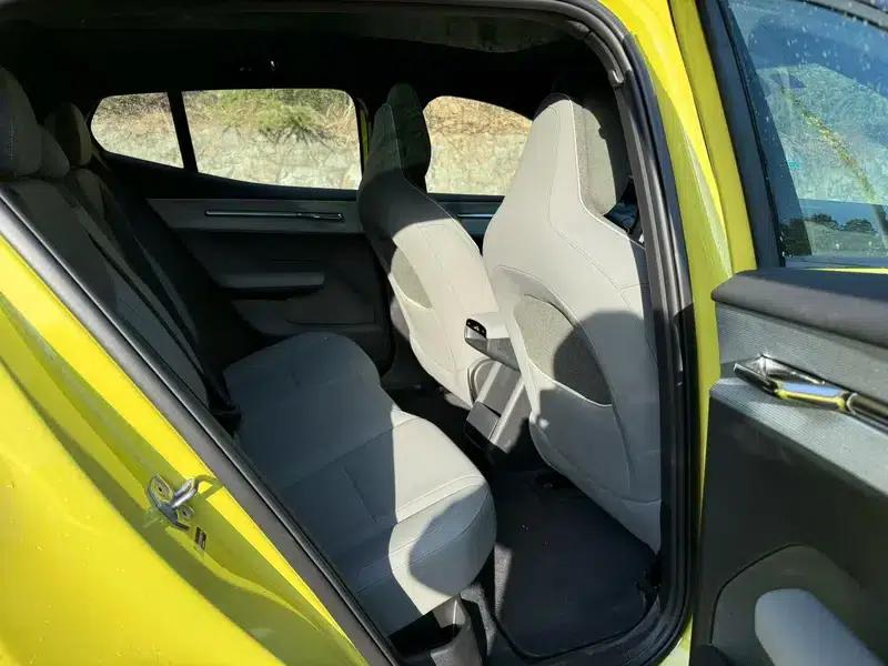 Volvo EX30 2025 Rear-Wheel Drive Long Range Ultra — миниатюра 10