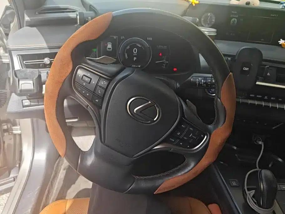 Lexus UX PHEV 2020 300e Pure Enjoyment Edition — миниатюра 15