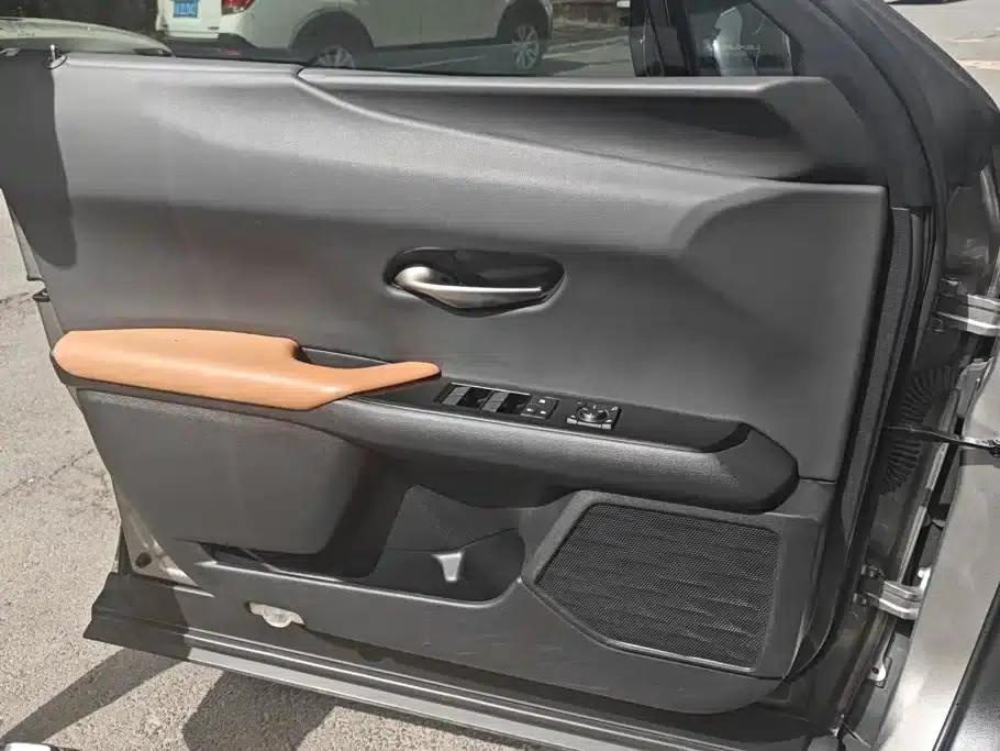 Lexus UX PHEV 2020 300e Pure Enjoyment Edition — миниатюра 7