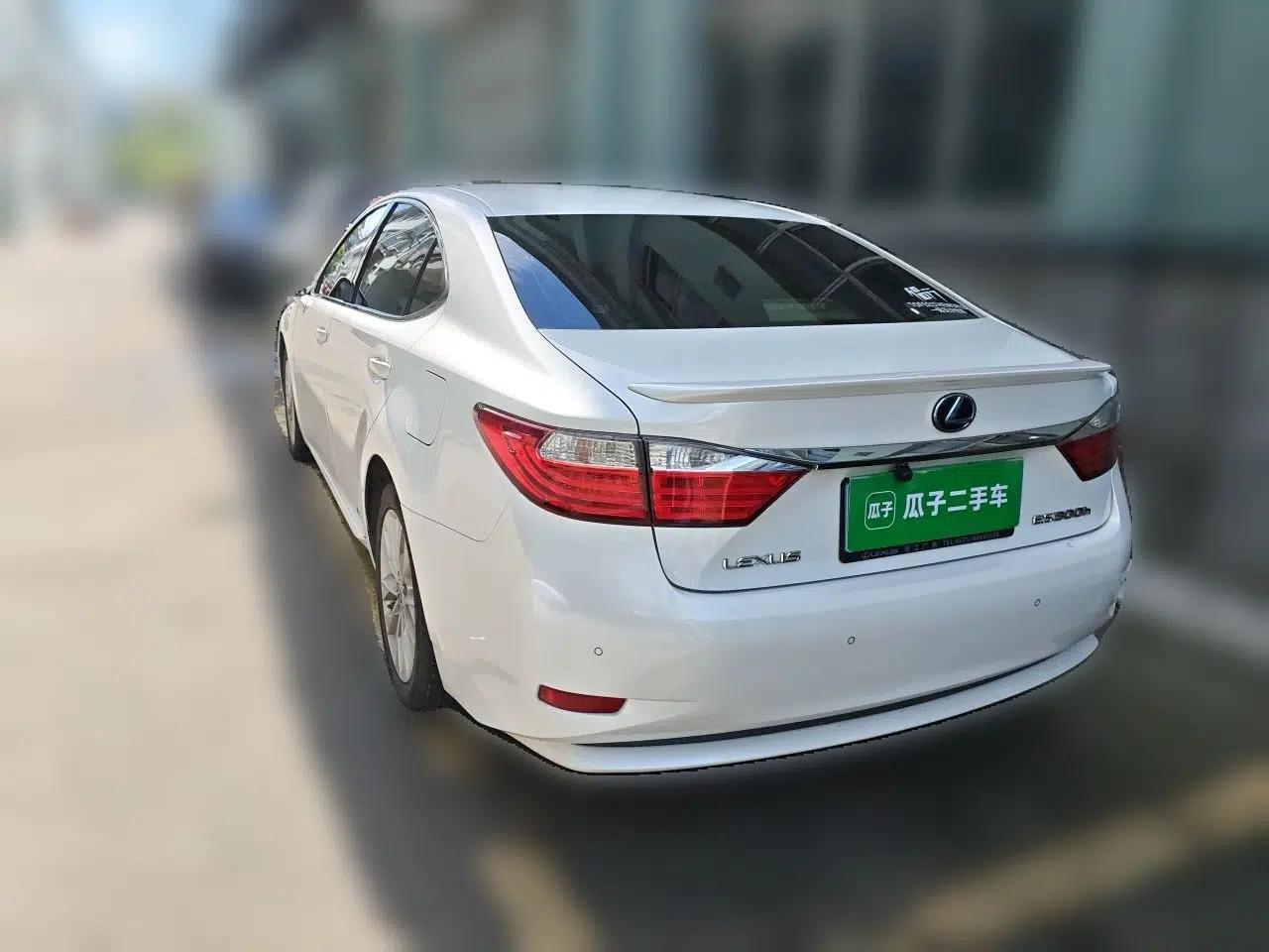 Lexus ES 2013 300h Elite Edition — миниатюра 4