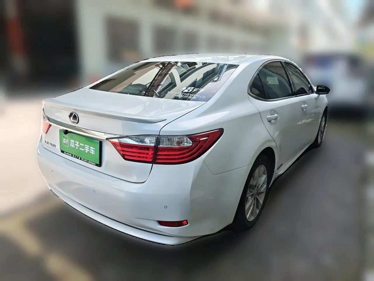 Lexus ES 2013 300h Elite Edition — миниатюра 6