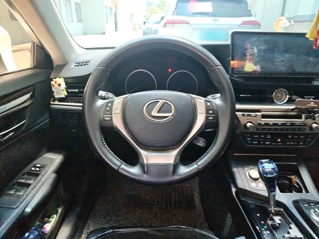 Lexus ES 2013 300h Elite Edition — миниатюра 10