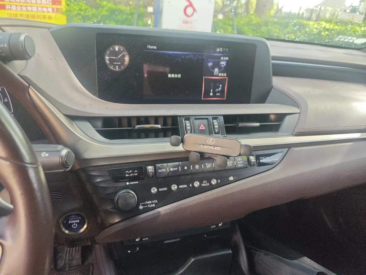 Lexus ES 2020 300h Premier Edition — миниатюра 13
