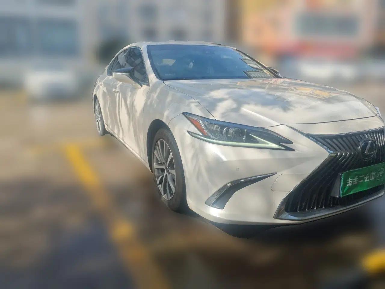 Lexus ES 2020 300h Premier Edition — миниатюра 3