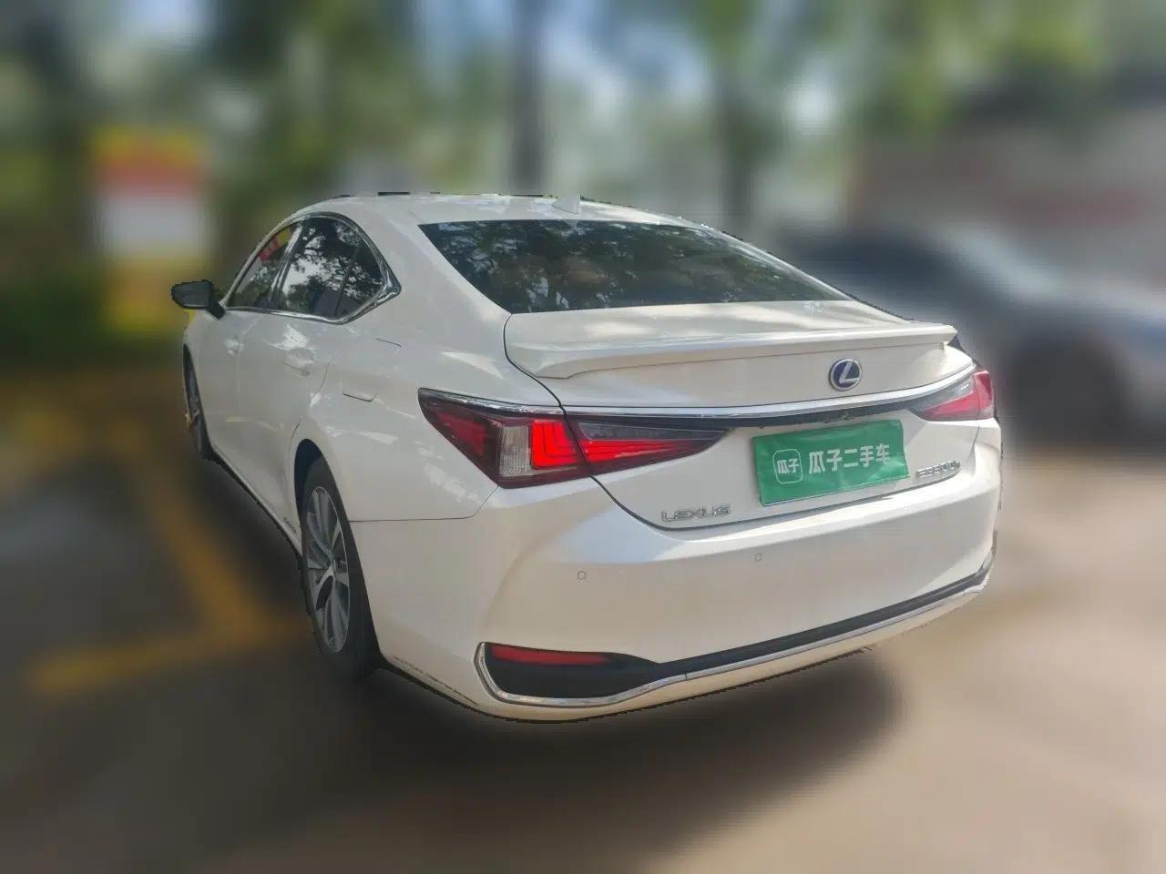 Lexus ES 2020 300h Premier Edition — миниатюра 4