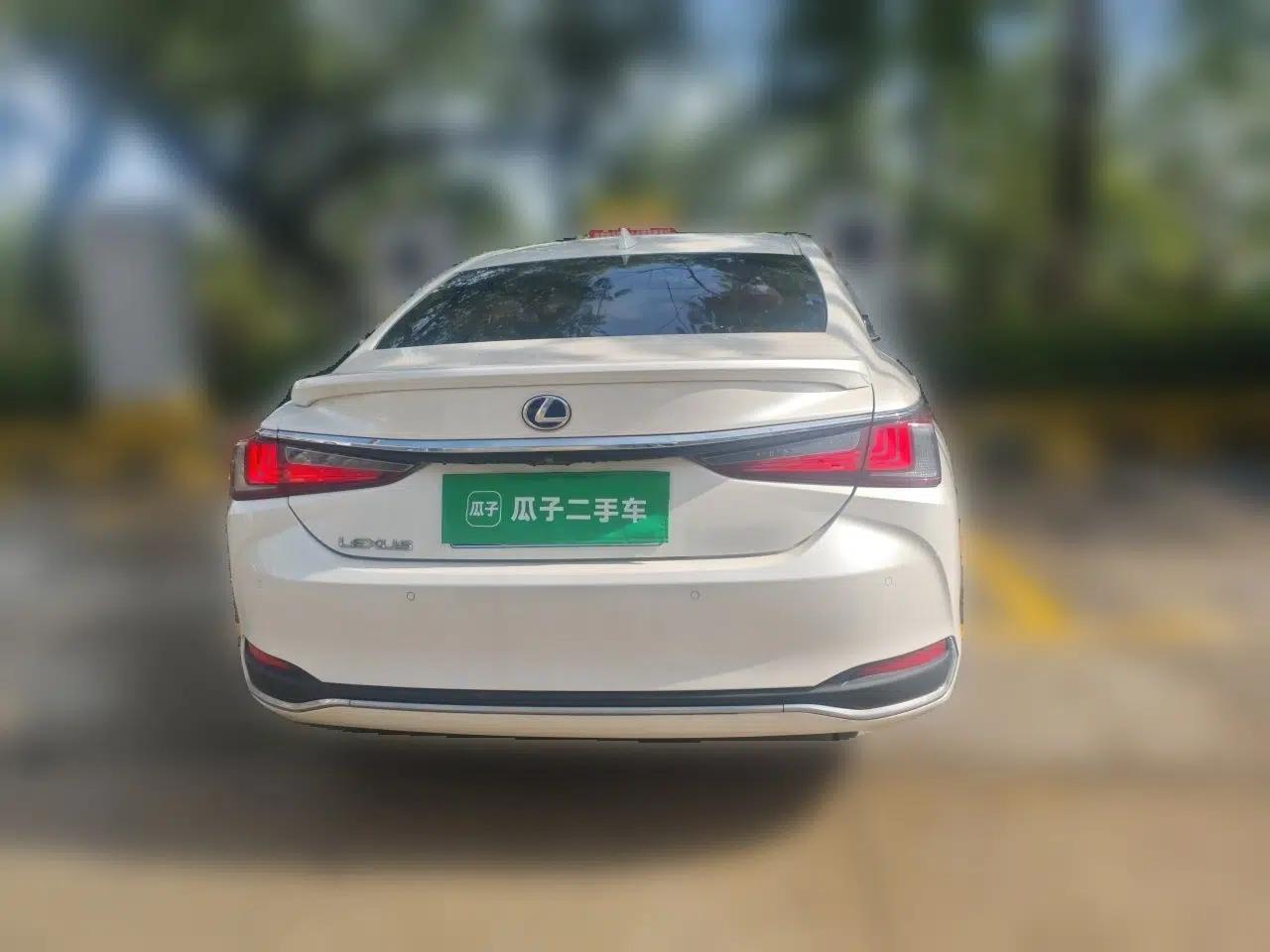 Lexus ES 2020 300h Premier Edition — миниатюра 5