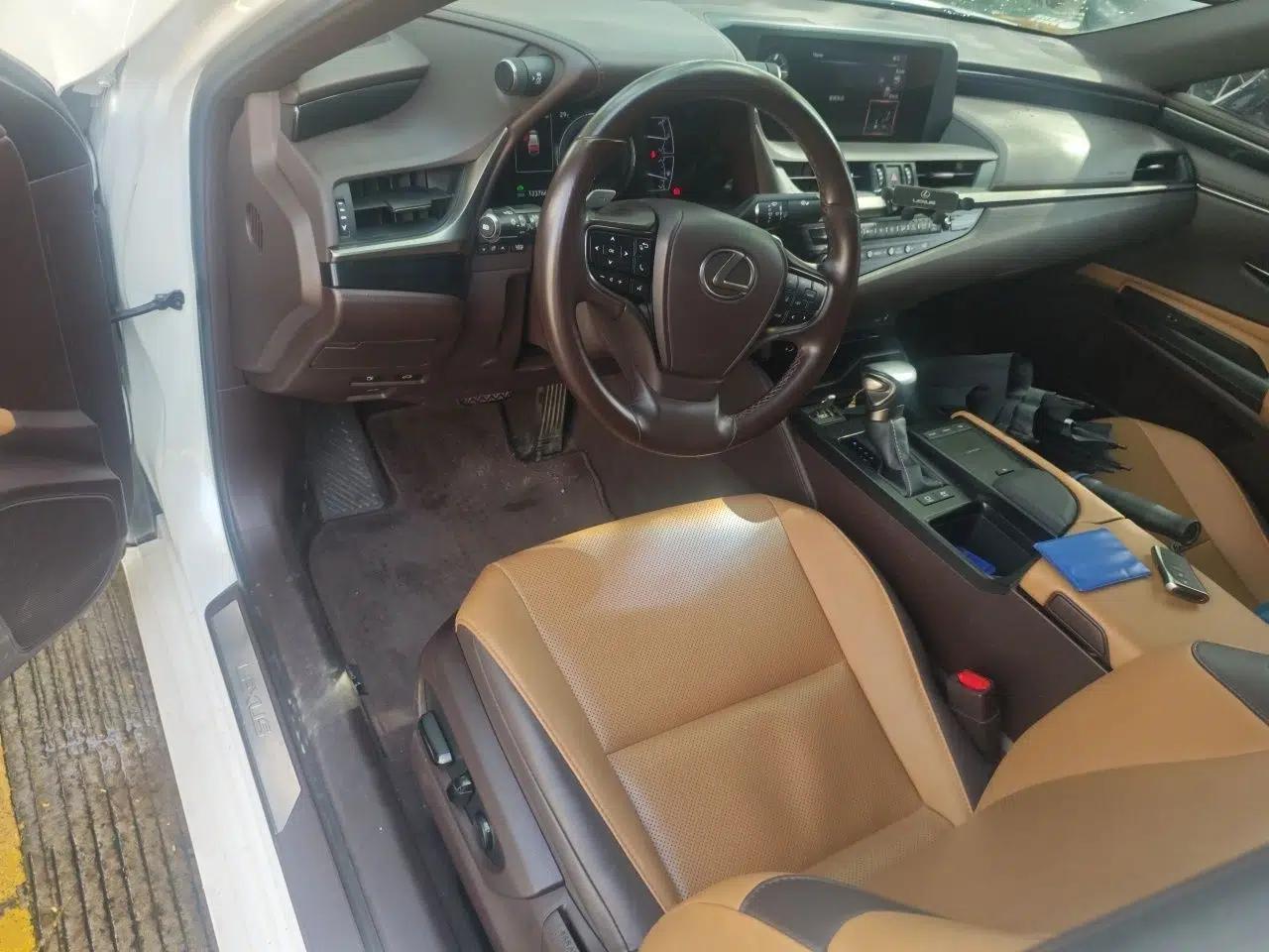 Lexus ES 2020 300h Premier Edition — миниатюра 9