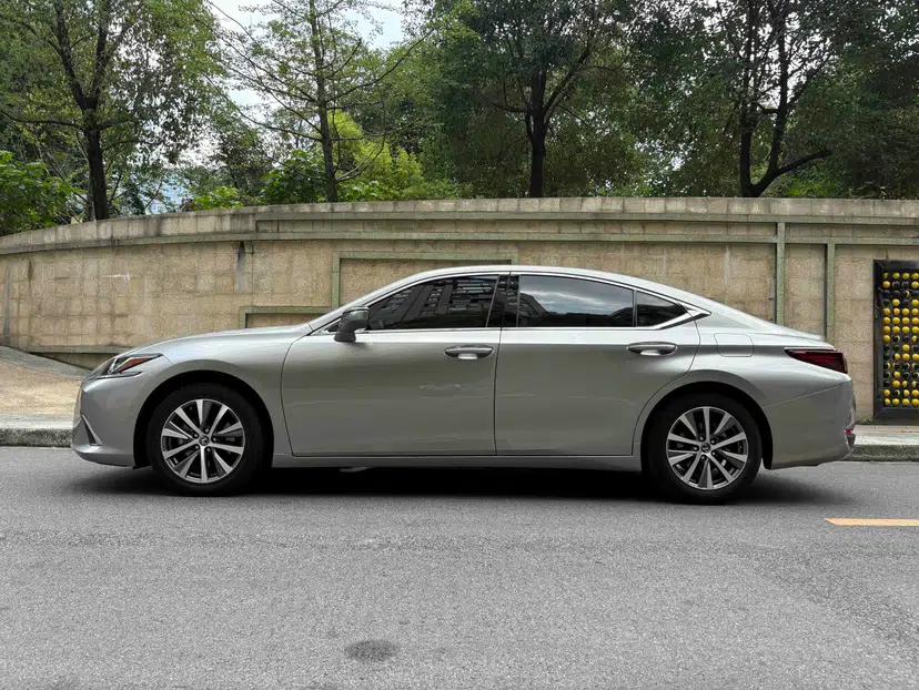 Lexus ES 2020 200 Luxury Edition — миниатюра 14