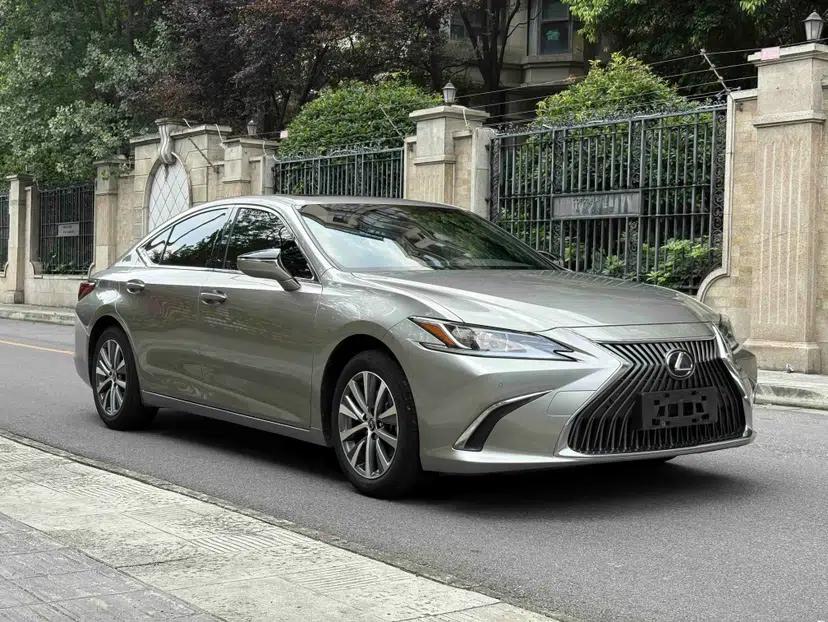 Lexus ES 2020 200 Luxury Edition — миниатюра 18