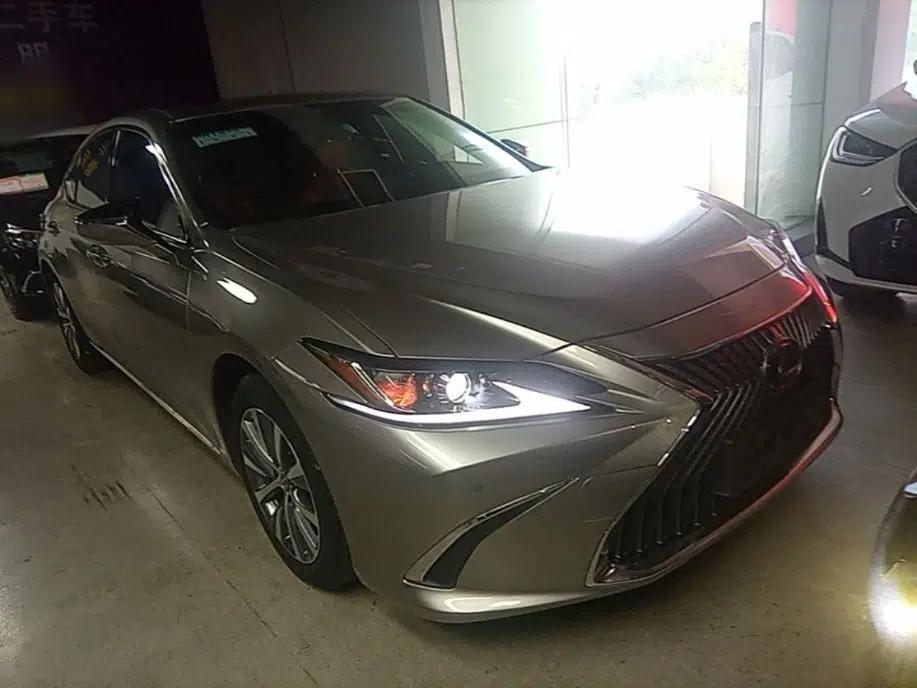 Lexus ES 2020 200 Luxury Edition — миниатюра 3