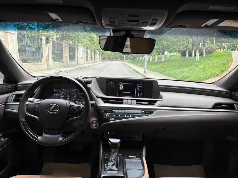 Lexus ES 2020 200 Luxury Edition — миниатюра 35