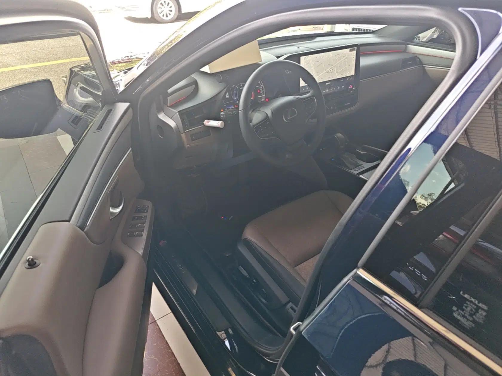 Lexus ES 2025 200 Premium Edition — миниатюра 18