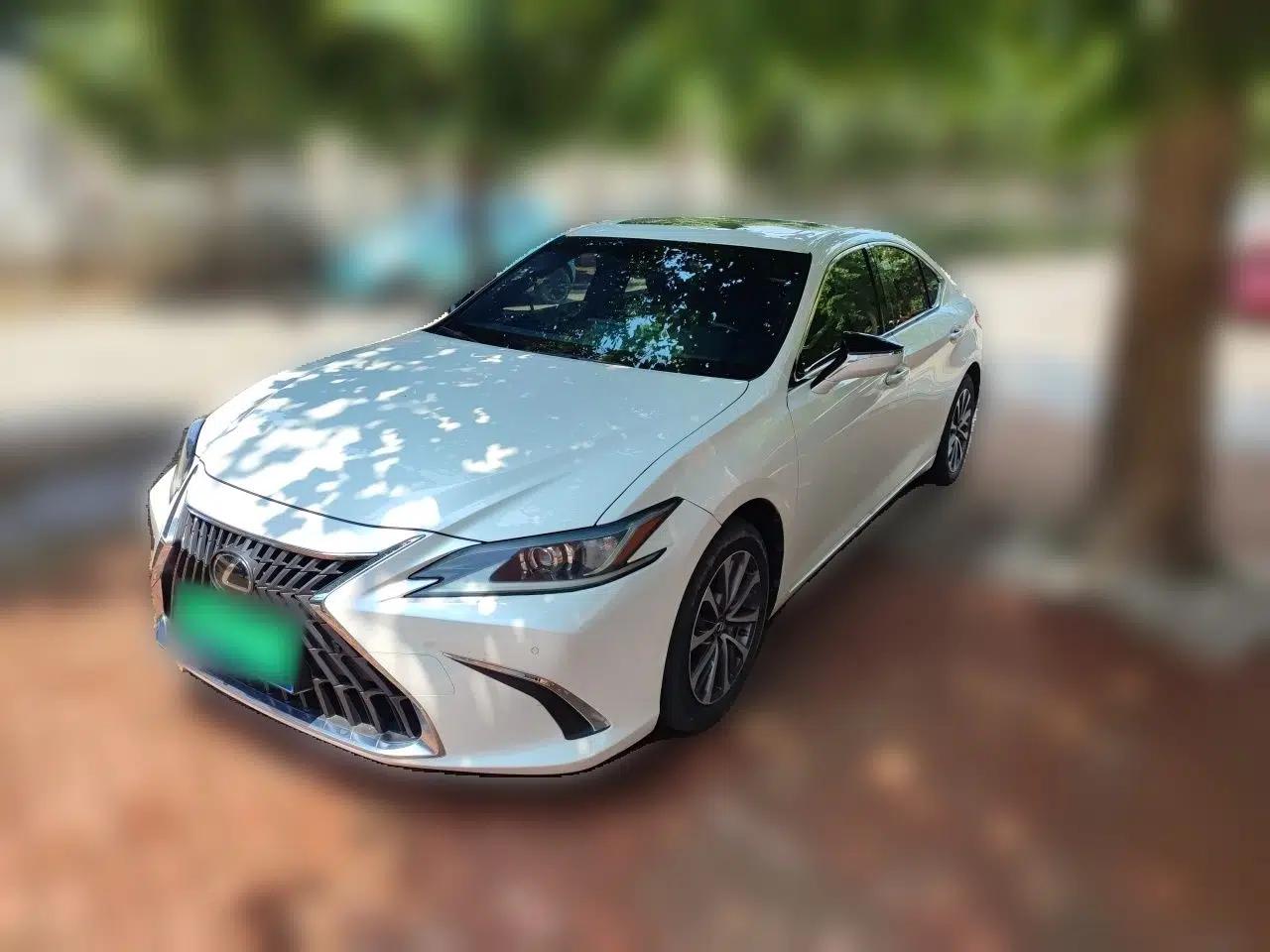 Lexus ES 2022 300h Excellence Edition — миниатюра 1