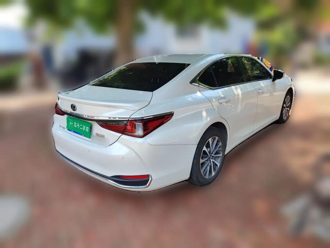 Lexus ES 2022 300h Excellence Edition — миниатюра 4