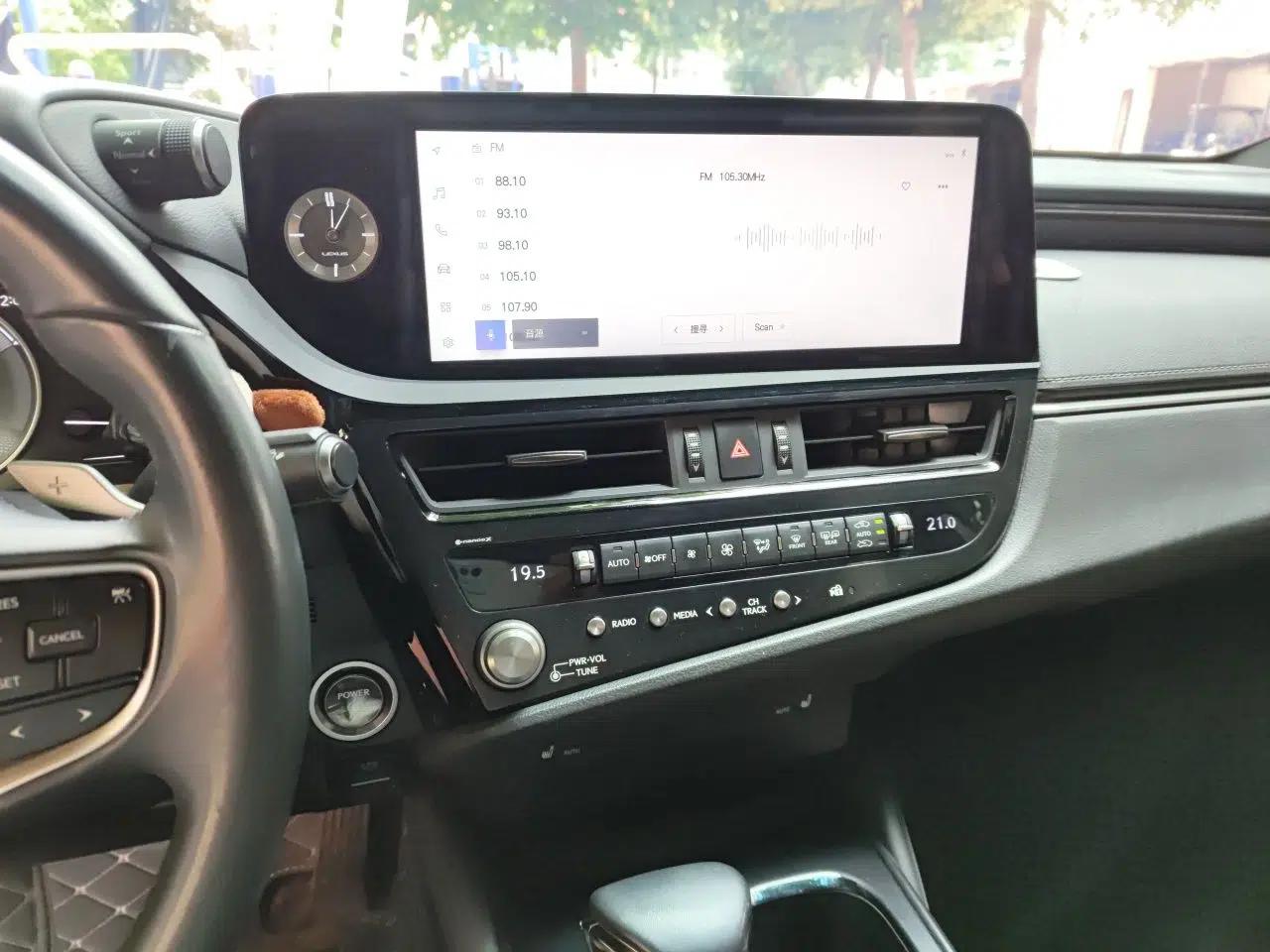 Lexus ES 2022 300h Excellence Edition — миниатюра 10