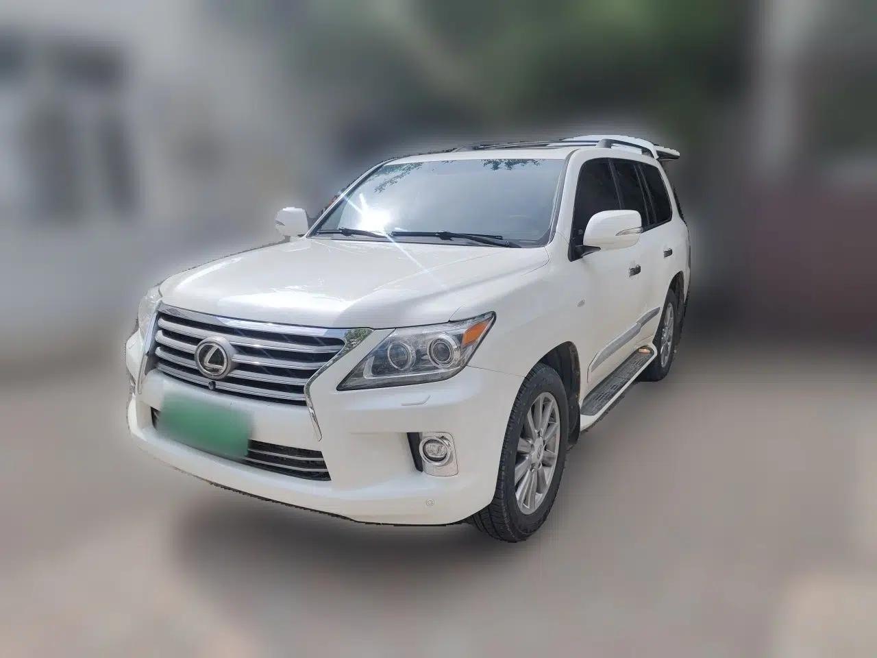 Lexus LX 2011, 570, 5.7-liter engine, 8-seater, with a sunroof and power seats in both the front and rear rows. Front seats feature ventilation and heating. Middle East specification. — миниатюра 1