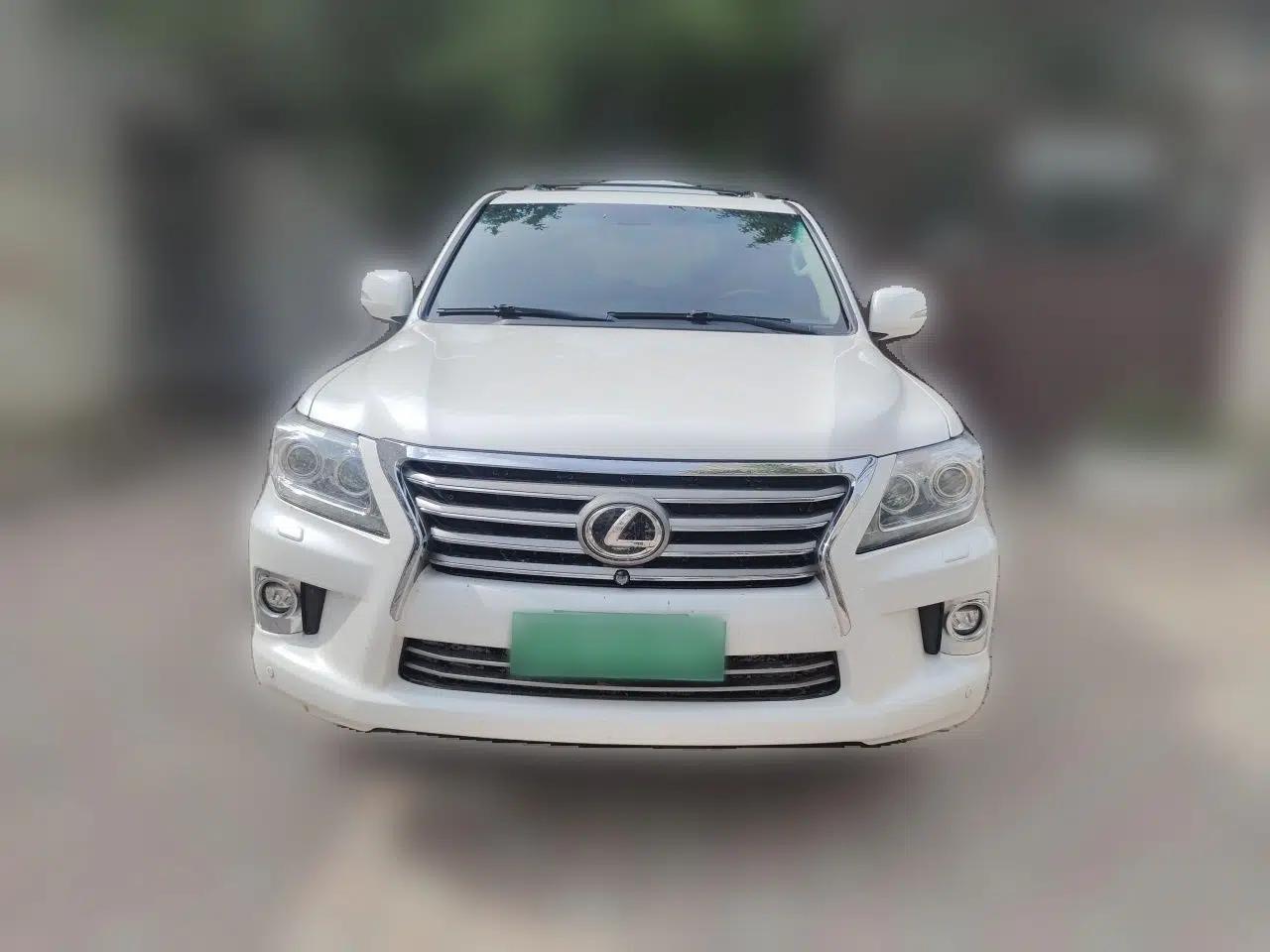 Lexus LX 2011, 570, 5.7-liter engine, 8-seater, with a sunroof and power seats in both the front and rear rows. Front seats feature ventilation and heating. Middle East specification. — миниатюра 2