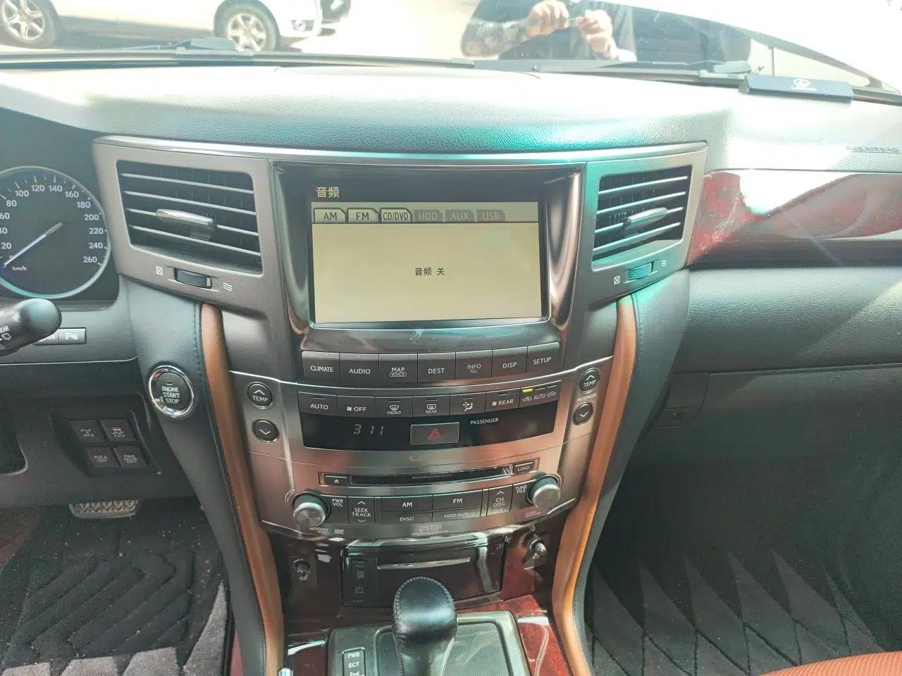 Lexus LX 2011, 570, 5.7-liter engine, 8-seater, with a sunroof and power seats in both the front and rear rows. Front seats feature ventilation and heating. Middle East specification. — миниатюра 13