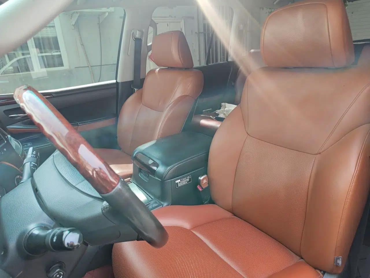 Lexus LX 2011, 570, 5.7-liter engine, 8-seater, with a sunroof and power seats in both the front and rear rows. Front seats feature ventilation and heating. Middle East specification. — миниатюра 15