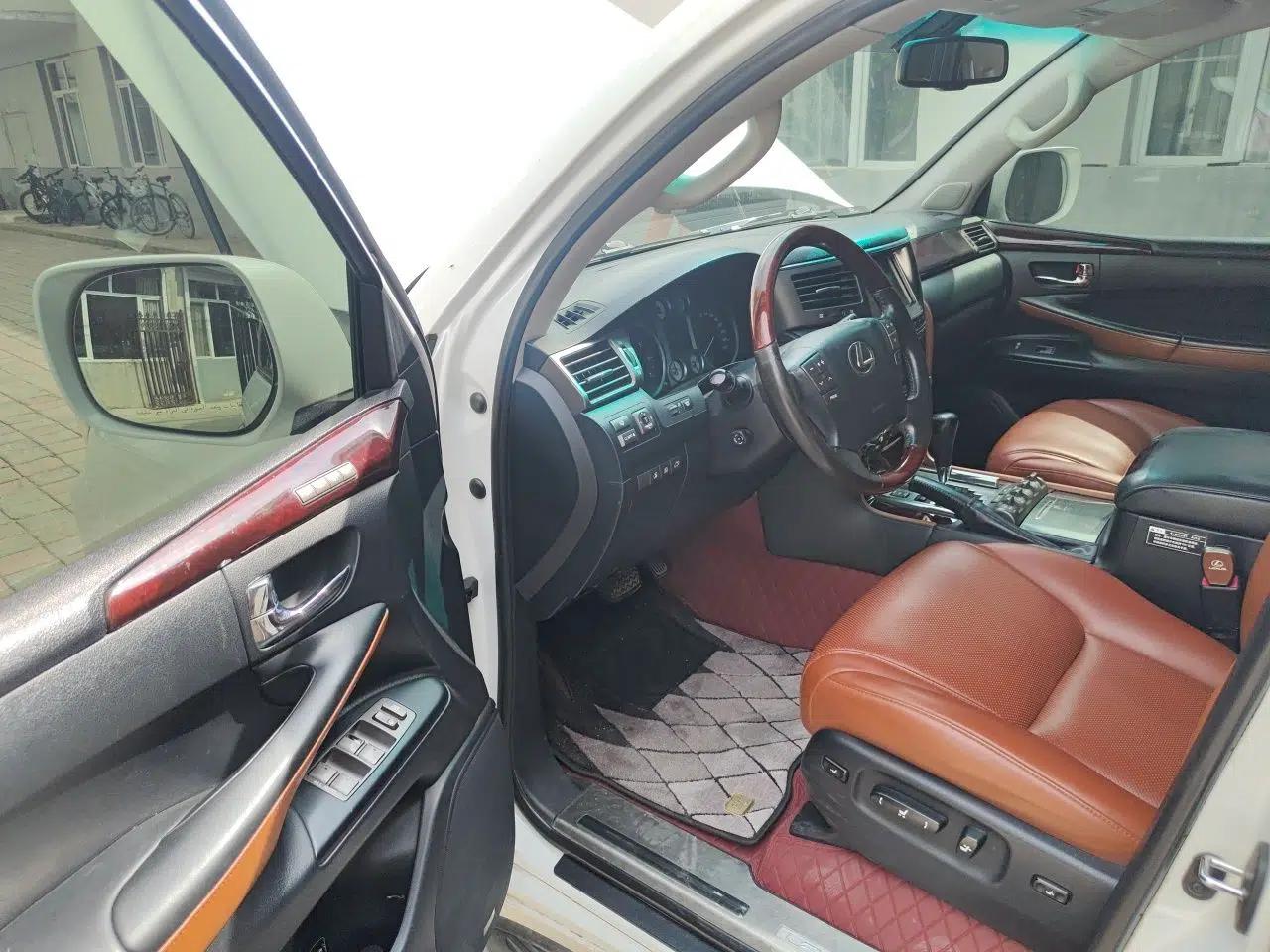 Lexus LX 2011, 570, 5.7-liter engine, 8-seater, with a sunroof and power seats in both the front and rear rows. Front seats feature ventilation and heating. Middle East specification. — миниатюра 16