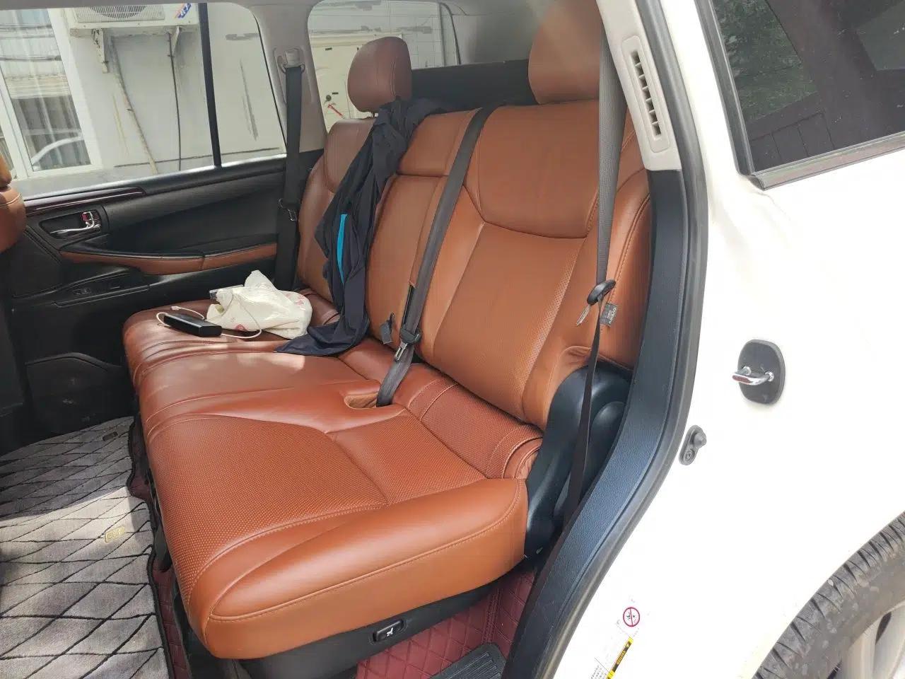 Lexus LX 2011, 570, 5.7-liter engine, 8-seater, with a sunroof and power seats in both the front and rear rows. Front seats feature ventilation and heating. Middle East specification. — миниатюра 17