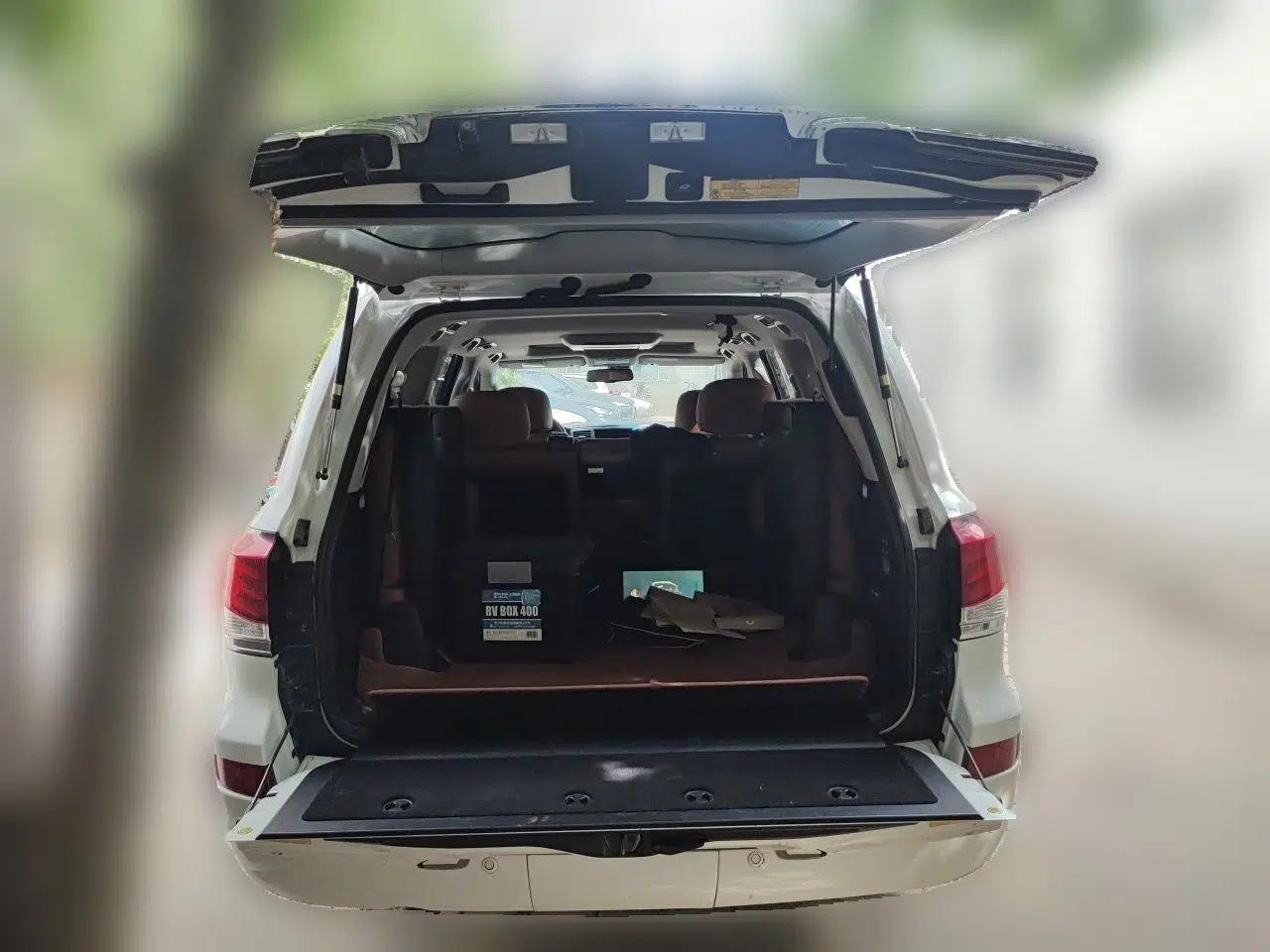 Lexus LX 2011, 570, 5.7-liter engine, 8-seater, with a sunroof and power seats in both the front and rear rows. Front seats feature ventilation and heating. Middle East specification. — миниатюра 19