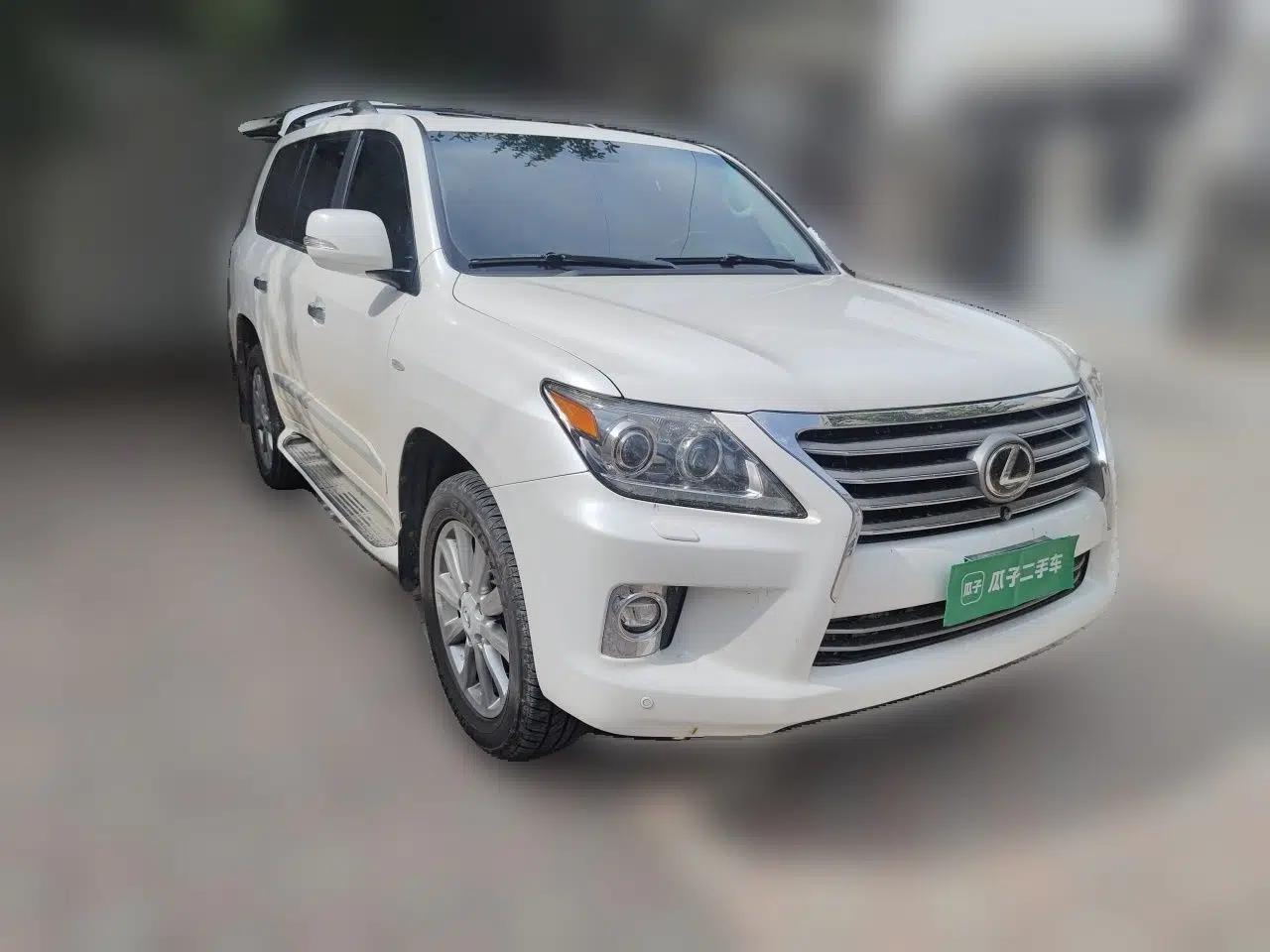 Lexus LX 2011, 570, 5.7-liter engine, 8-seater, with a sunroof and power seats in both the front and rear rows. Front seats feature ventilation and heating. Middle East specification. — миниатюра 3