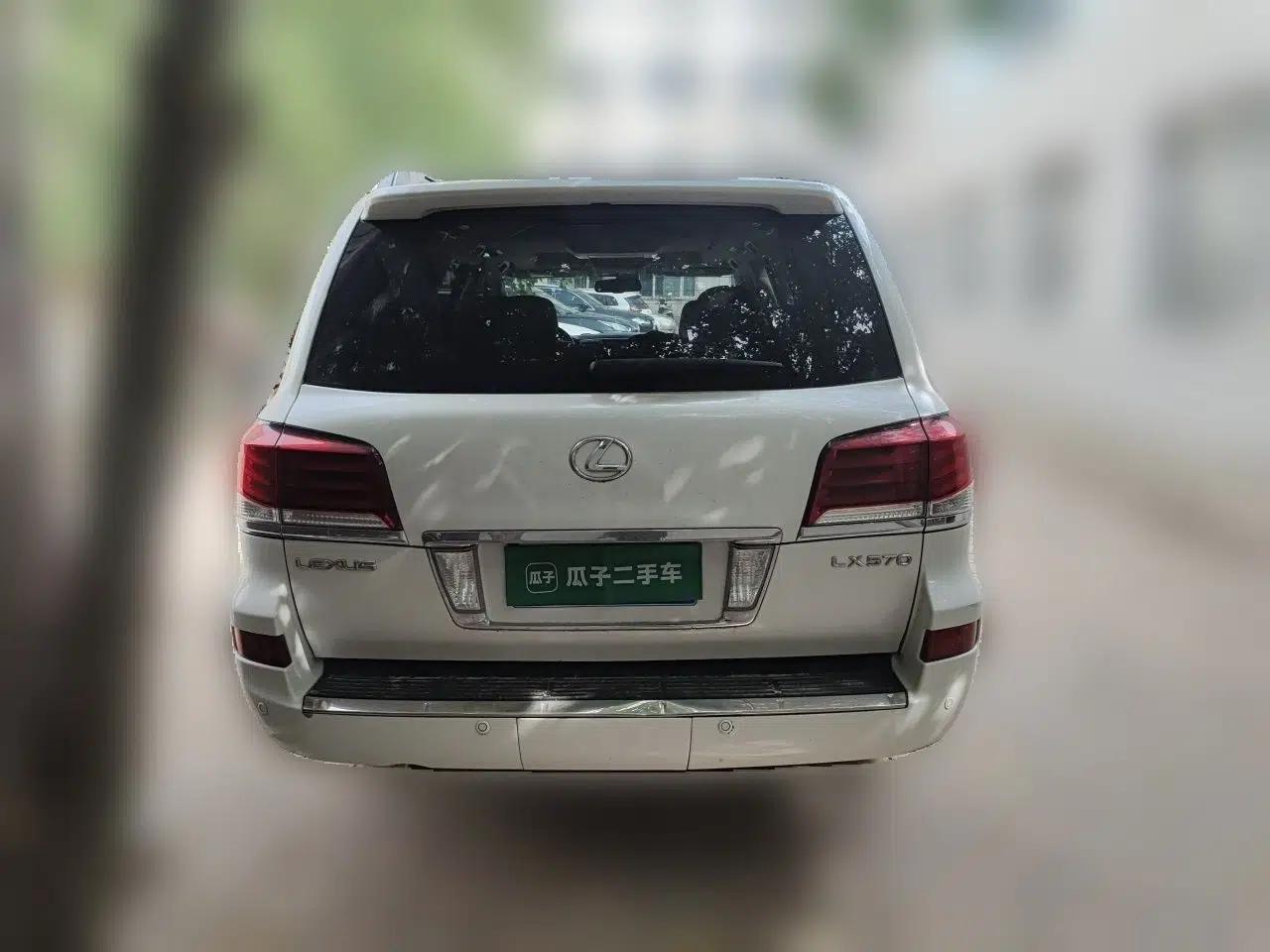 Lexus LX 2011, 570, 5.7-liter engine, 8-seater, with a sunroof and power seats in both the front and rear rows. Front seats feature ventilation and heating. Middle East specification. — миниатюра 5