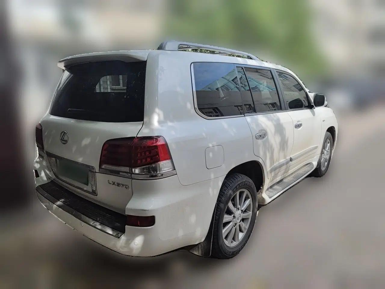 Lexus LX 2011, 570, 5.7-liter engine, 8-seater, with a sunroof and power seats in both the front and rear rows. Front seats feature ventilation and heating. Middle East specification. — миниатюра 6