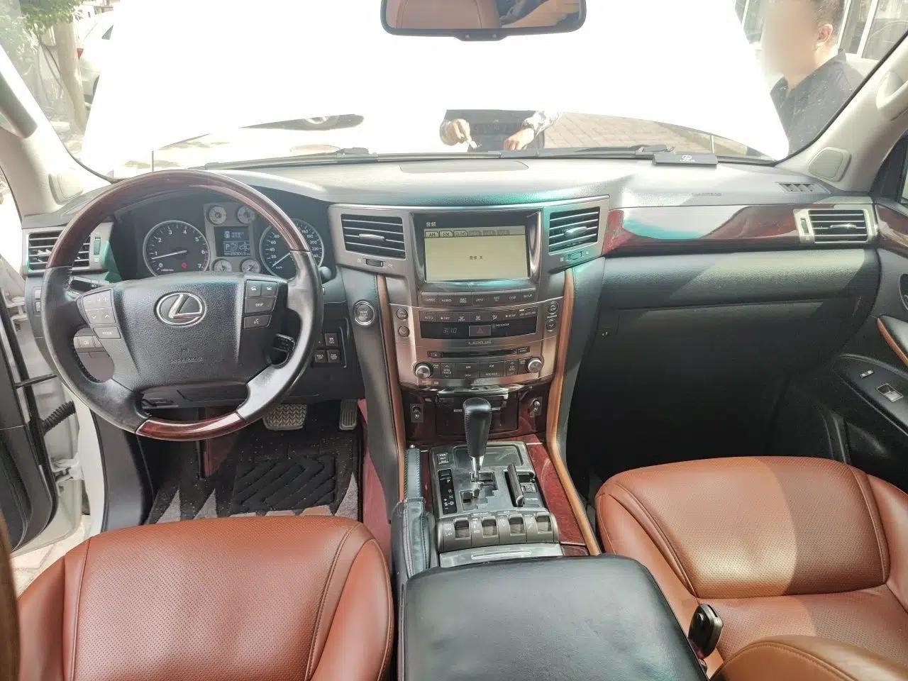 Lexus LX 2011, 570, 5.7-liter engine, 8-seater, with a sunroof and power seats in both the front and rear rows. Front seats feature ventilation and heating. Middle East specification. — миниатюра 9
