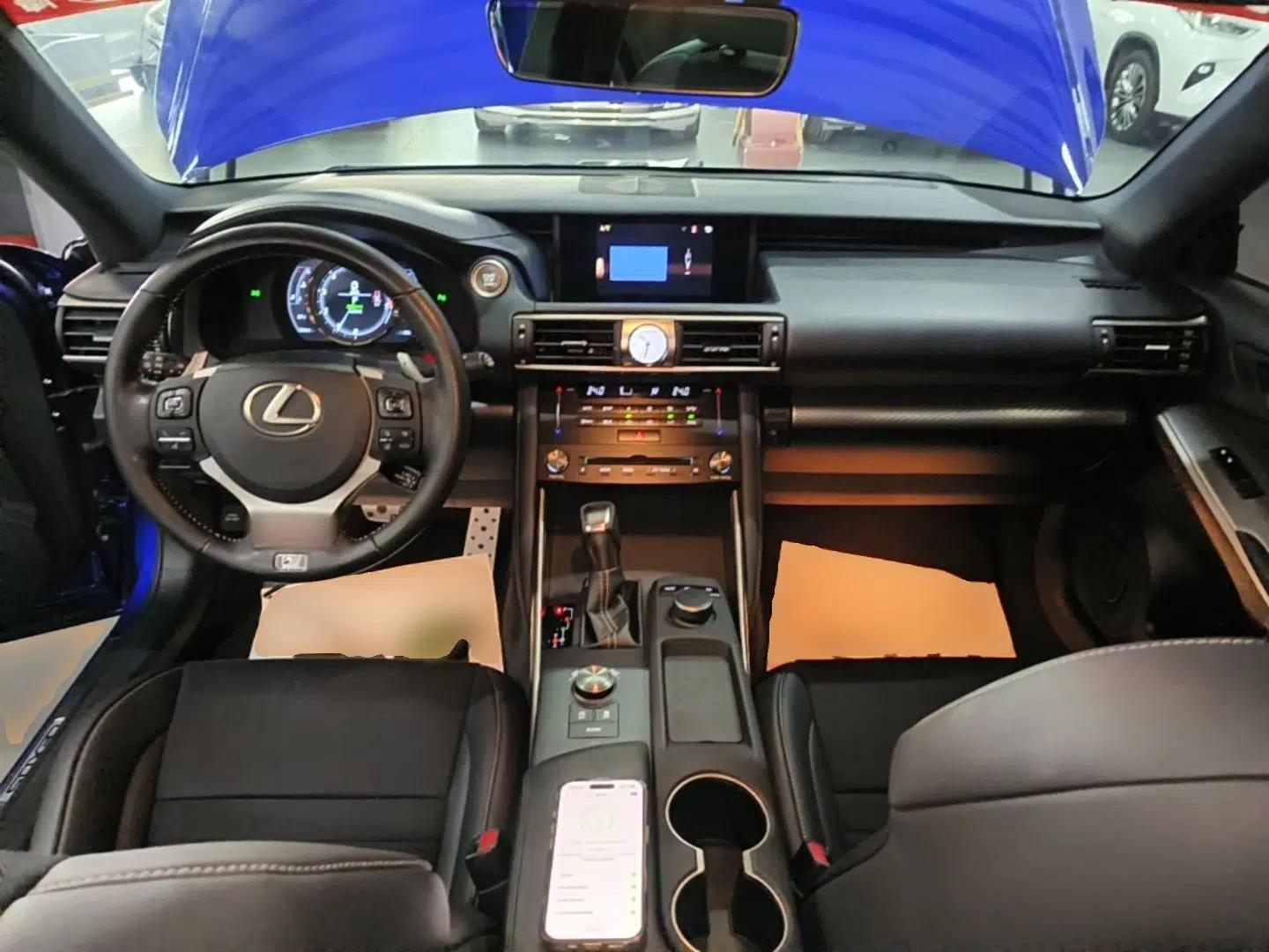 Lexus IS 2017 300 F SPORT Edition — миниатюра 12