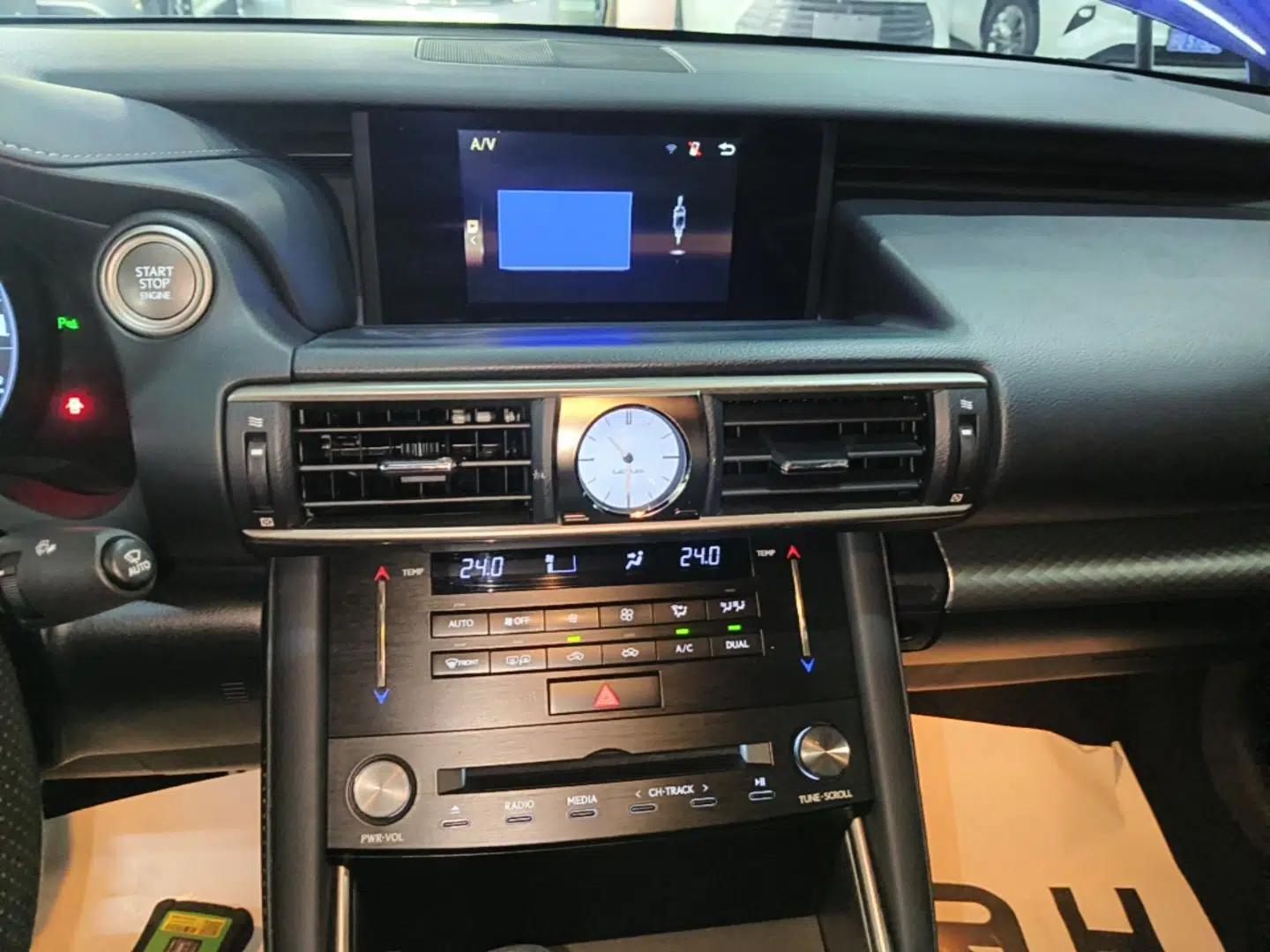 Lexus IS 2017 300 F SPORT Edition — миниатюра 15