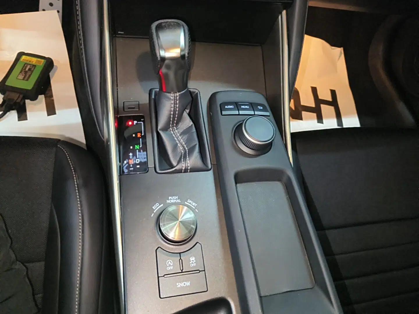 Lexus IS 2017 300 F SPORT Edition — миниатюра 16