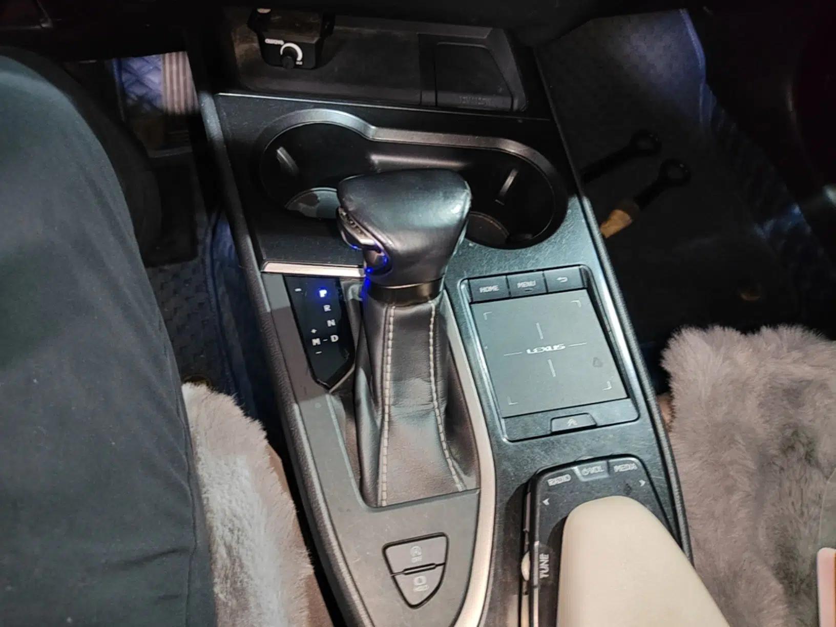Lexus UX 2020 200 Special Edition — миниатюра 21