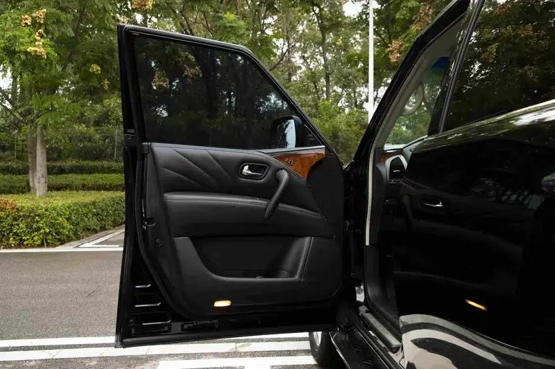 Infiniti QX80 2016 5.6L 4WD — миниатюра 32