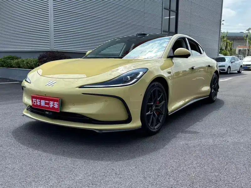 Zhiji L6 2024 Max Standard Edition 75kWh — миниатюра 1