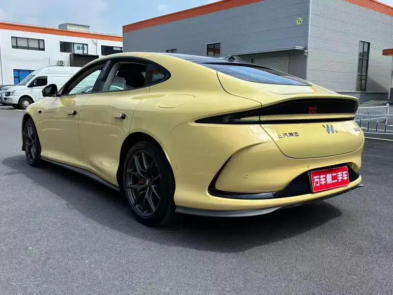 Zhiji L6 2024 Max Standard Edition 75kWh — миниатюра 4
